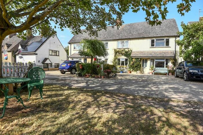 4 Bedroom Semi-Detached House To Rent In Bladon, Woodstock, OX20