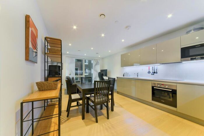 1 Bedroom Flat To Rent In Sayer Street, Elephant And Castle, London, SE17