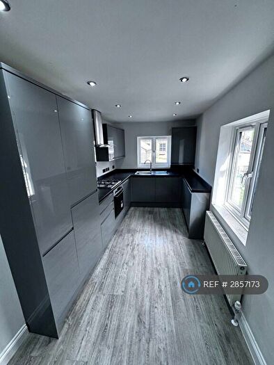 3 Bedroom Flat To Rent In South End, Croydon, CR0