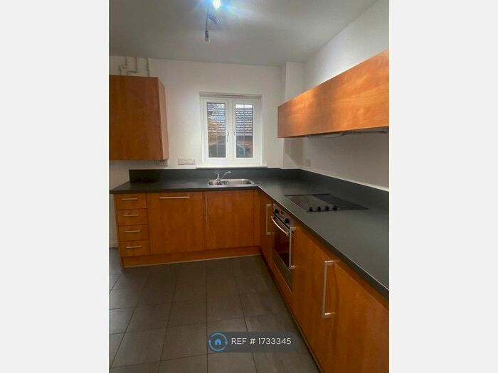 4 Bedroom Semi-Detached House To Rent In Windle Drive, Bourne, PE10