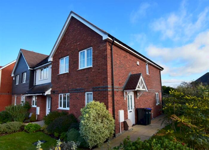 3 Bedroom End Of Terrace House To Rent In Salisbury - Holmes Road, Riverdown Park, SP1