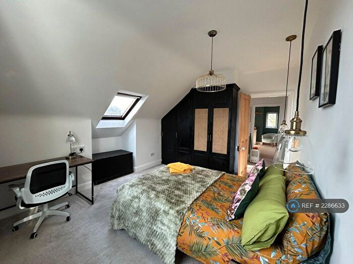 2 Bedroom Flat To Rent In St. Johns Road, Bournemouth, BH5