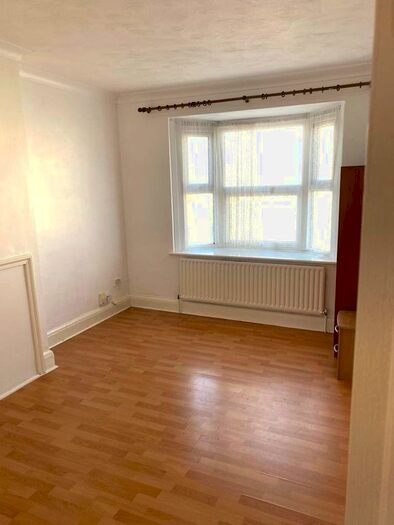 2 Bedroom Flat To Rent In Corringham Road, Essex, SS17