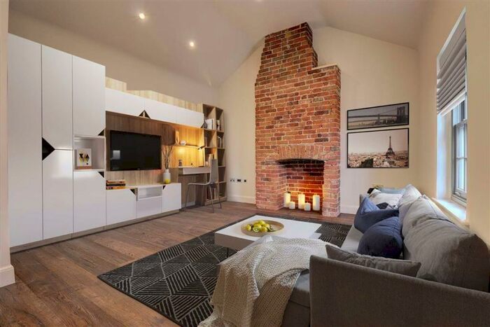 2 Bedroom Flat To Rent In High Street, Hampton Wick, KT1