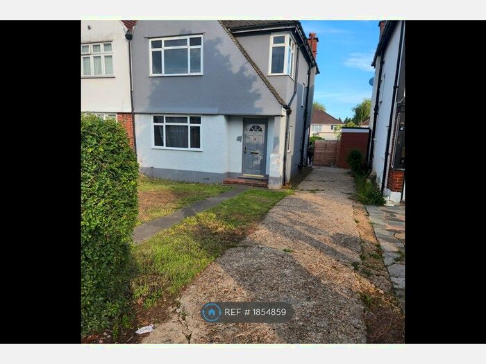 3 Bedroom Semi-Detached House To Rent In Dorchester Way, Harrow, HA3