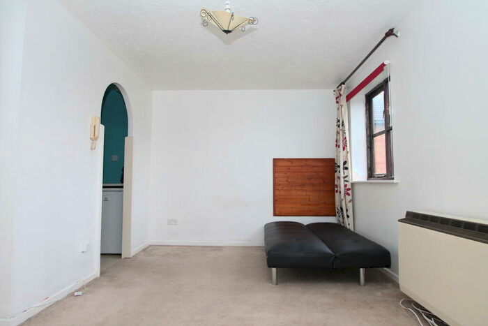 Studio To Rent In Barnard Court, Dartford, DA2