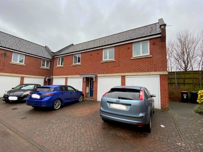 2 Bedroom Flat To Rent In Bramley Court, Dunstable, LU5