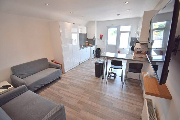 4 Bedroom Flat To Rent In Christchurch Road, Reading, RG2