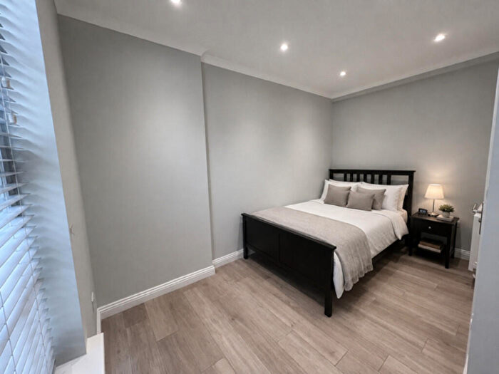 Studio To Rent In Furlong Road, London, N7