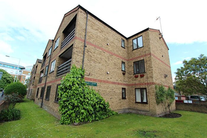 2 Bedroom Flat To Rent In William Court, A Hows Road, Uxbridge, UB8