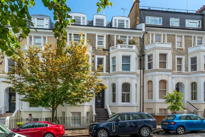 1 Bedroom Flat For Sale In Campden Hill Gardens, Notting Hill, London, W8