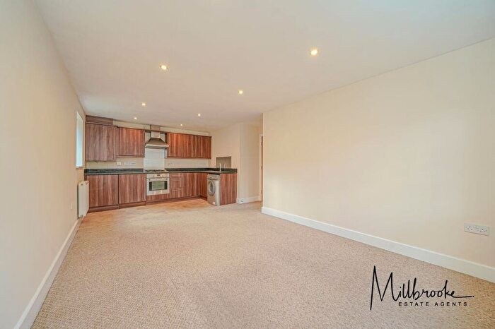 2 Bedroom Flat To Rent In Clifton Road, Eccles, M30