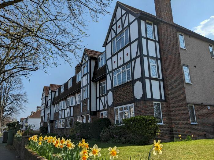 2 Bedroom Flat To Rent In Plough Lane, Wallington, SM6