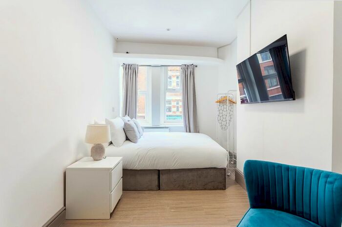 Studio To Rent In Bond Street, London, W5