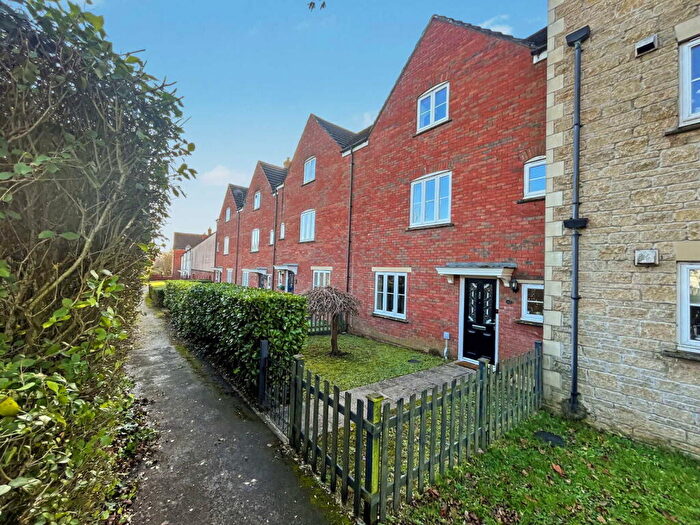 4 Bedroom Town House For Sale In Hawks Rise, Yeovil, Somerset - Four Double Bedrooms, BA22