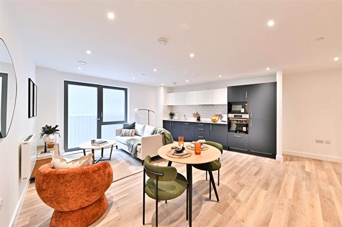 1 Bedroom Flat To Rent In Bank Street, Gravesend, Kent, DA12