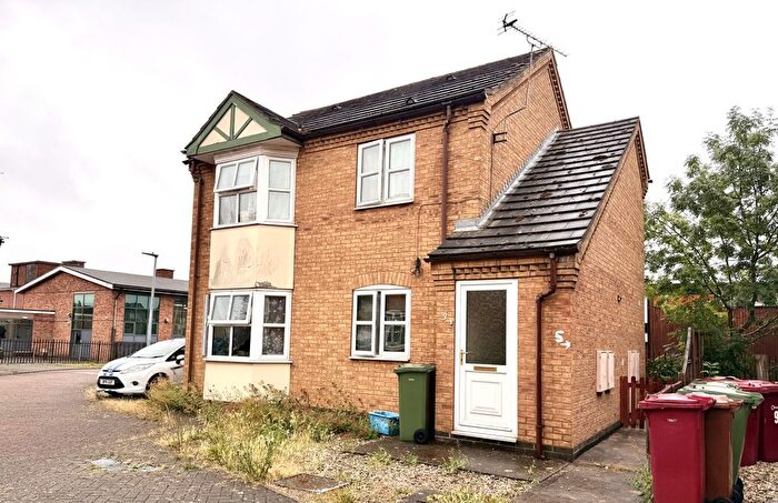 2 Bedroom Flat To Rent In Acacia Court, Scunthorpe, DN16