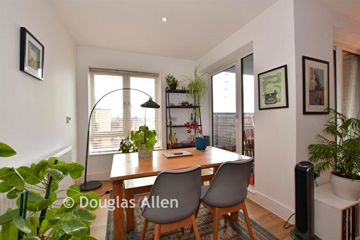 1 Bedroom Flat For Sale In Tallack Road, Leyton, E10