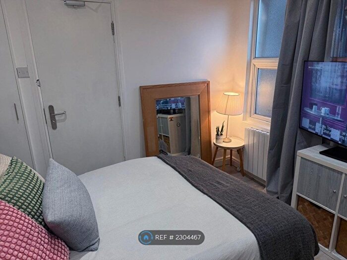 Studio To Rent In Walthamstow, London, E17