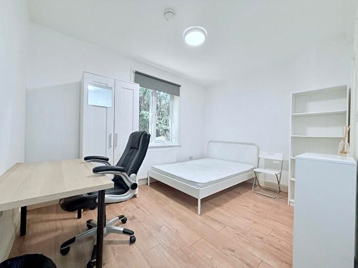 1 Bedroom Studio To Rent In Westway, Shepherds Bush, London, W12