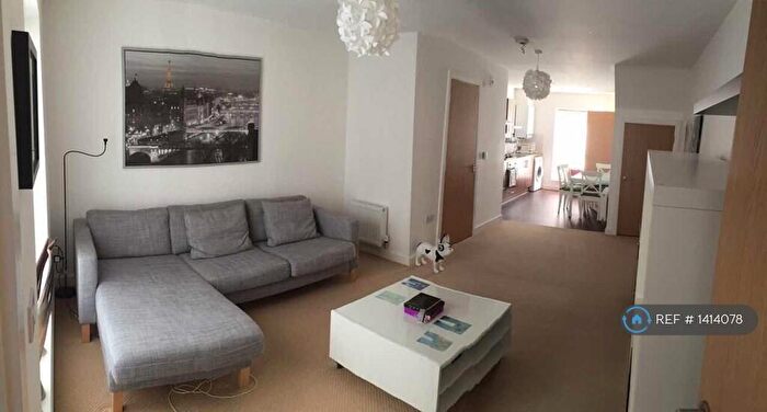 3 Bedroom Terraced House To Rent In Cooke Place, Salford, M5