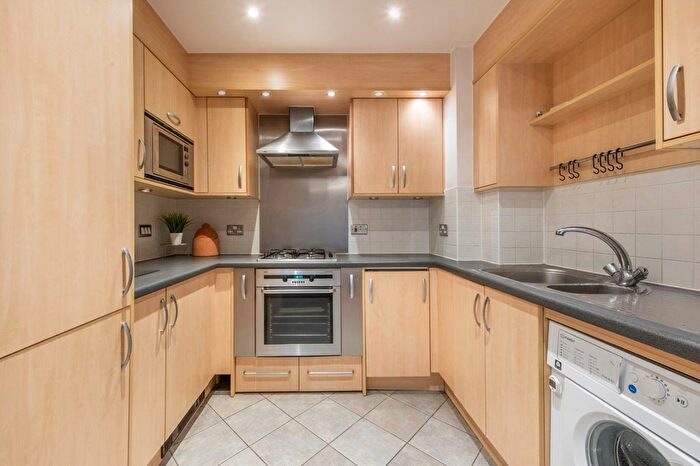 1 Bedroom Flat To Rent In Garricks House, Kingston Upon Thames, KT1