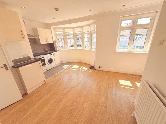 1 Bedroom Flat To Rent In Staines Road, Ilford, IG1
