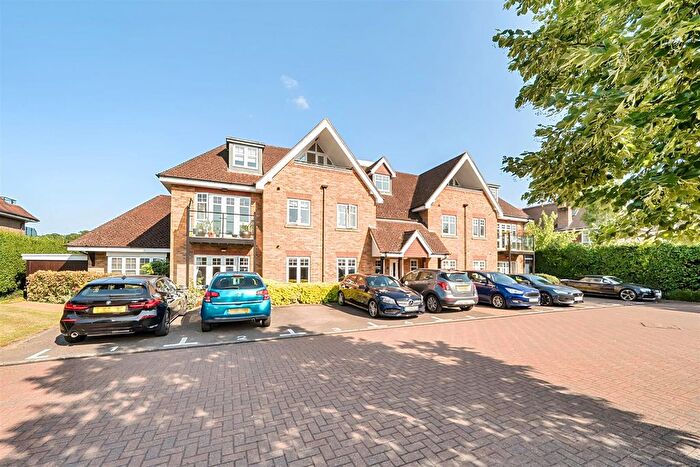 2 Bedroom Flat For Sale In Callaway, Shoppenhangers Road, Maidenhead, SL6