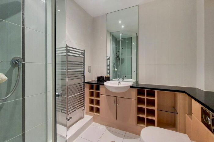 4 Bedroom Semi-Detached House To Rent In Court Road, Eltham, London, SE9