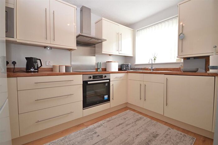 3 Bedroom Detached House For Sale In The Gardens, Pontefract, WF8