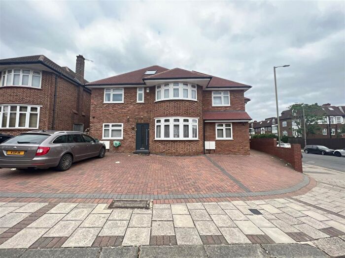 5 Bedroom Detached House To Rent In Queens Way, London, NW4