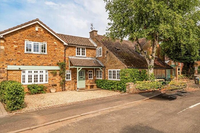 4 Bedroom Detached House For Sale In The Cloisters, Wymondham, LE14