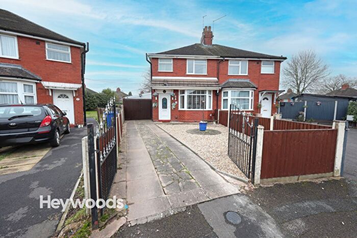 3 Bedroom Semi Detached House For Sale In Quinton Grove, Newcastle-Under-Lyme, Staffordshire, ST5
