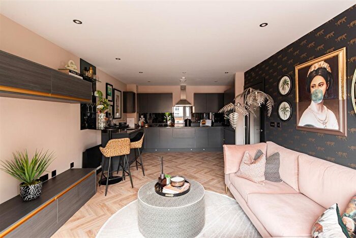 2 Bedroom Flat To Rent In Greensfield Close, Gateshead Quayside, Tyne And Wear, NE8