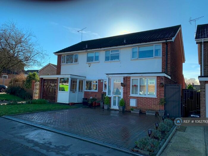 4 Bedroom Semi-Detached House To Rent In Gumping Road, Orpington, BR5