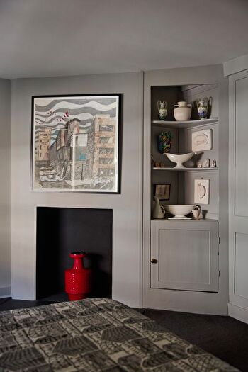 2 Bedroom Maisonette For Sale In Holland Street, London, W8