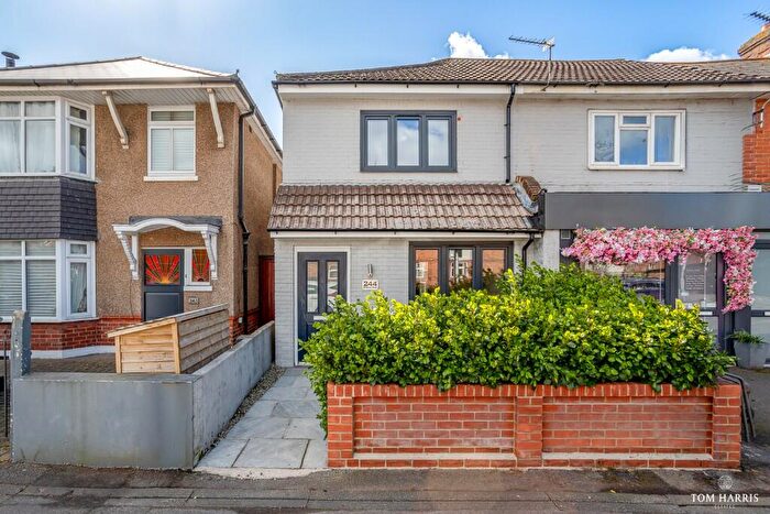 3 Bedroom End Of Terrace House For Sale In Barrack Road, Christchurch, Dorset, BH23