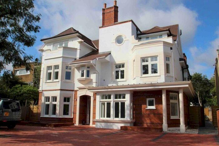 2 Bedroom Flat To Rent In Woodborough Road, London, SW15