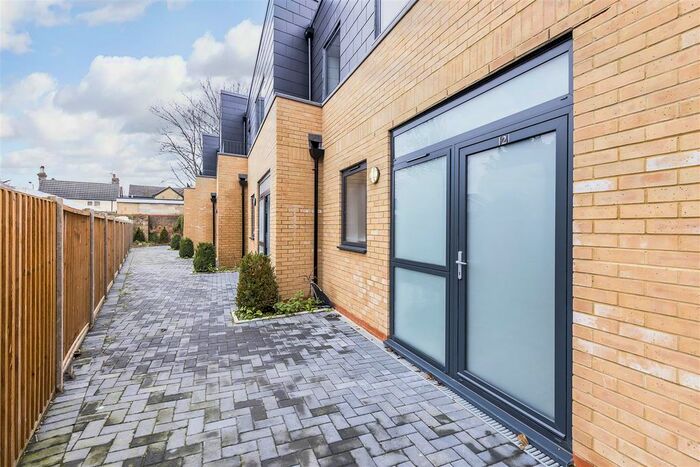 1 Bedroom Flat To Rent In The Grove, Slough SL1