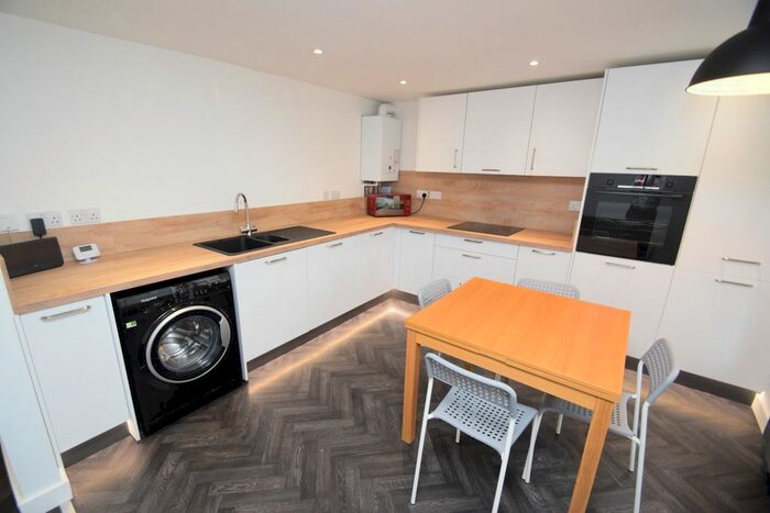 2 Bedroom Flat To Rent In St Thomas Street, Penryn, TR10