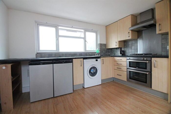 Studio To Rent In Kingsbridge Crescent, Southall, UB1