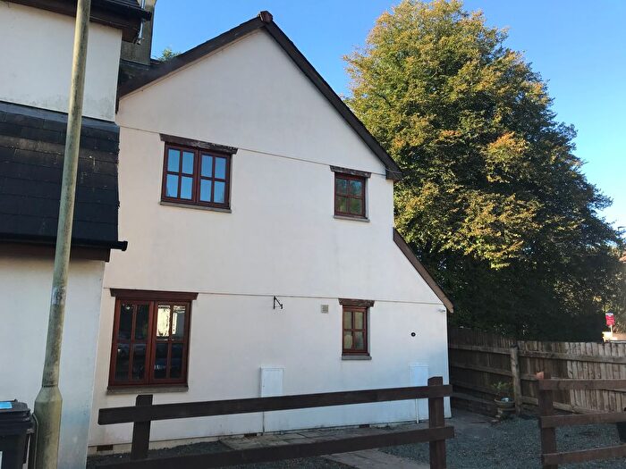 3 Bedroom End Of Terrace House To Rent In Croppins Close, Buckfastleigh, TQ11