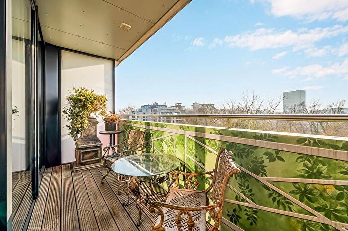 2 Bedroom Flat For Sale In Colonial Drive, London, W4