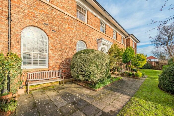 2 Bedroom Flat For Sale In Bellingham Close, Thirsk, YO7