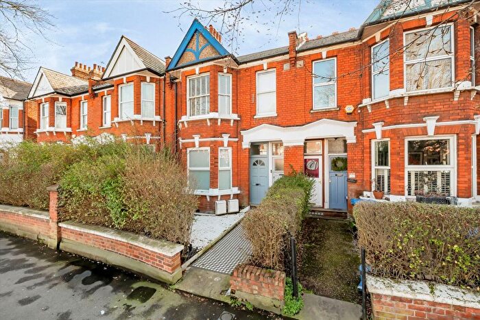 2 Bedroom Flat For Sale In Furness Road, Willesden, NW10