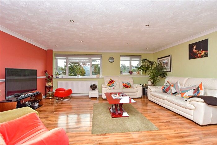 3 Bedroom Semi-detached House For Sale In Sussex Drive, Walderslade, Chatham, Kent, ME5