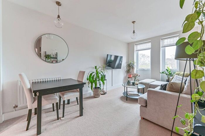 2 Bedroom Flat For Sale In Austen Apartments, Weighton Road, Anerley, London, SE20
