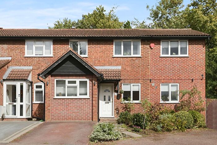 4 Bedroom Semi Detached House For Sale In Darwin Close, New Southgate, N11