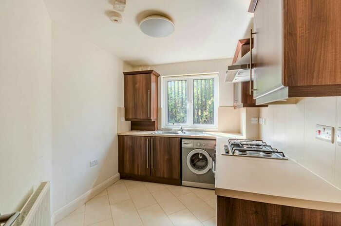 1 Bedroom Flat To Rent In Nettlefold Place, West Norwood, London, SE27