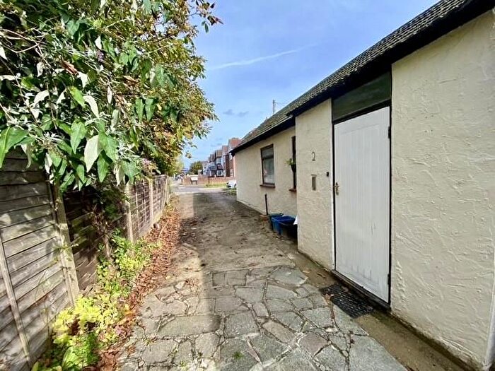 3 Bedroom Detached Bungalow To Rent In Conway Road, Hounslow, TW4